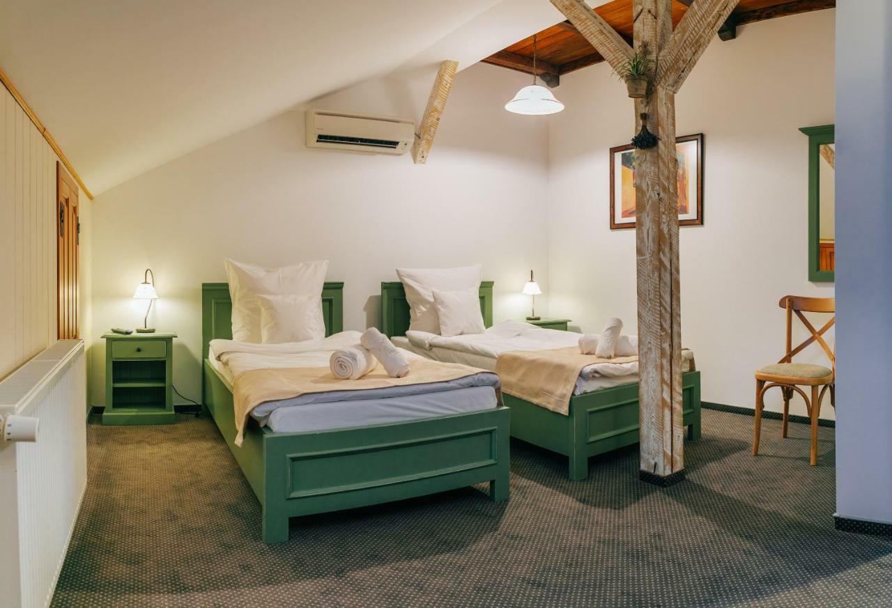 Zumzet Bed & Breakfast เชลิมบาร์ ภายนอก รูปภาพ