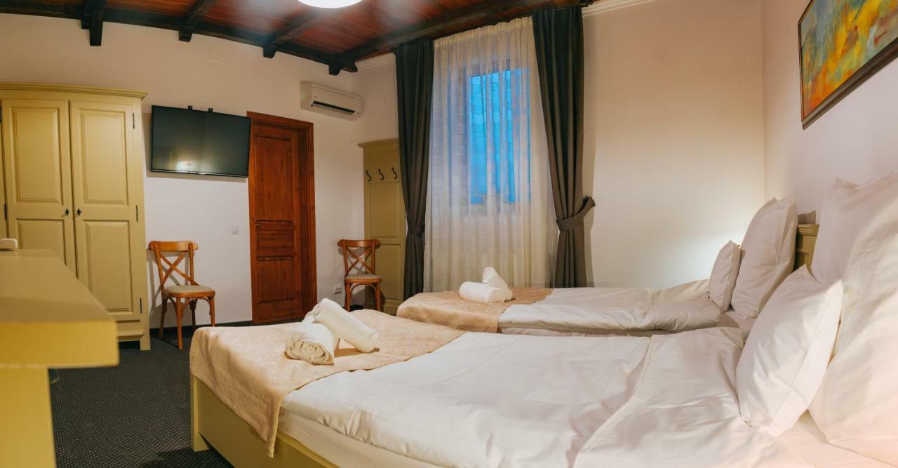 Zumzet Bed & Breakfast เชลิมบาร์ ภายนอก รูปภาพ