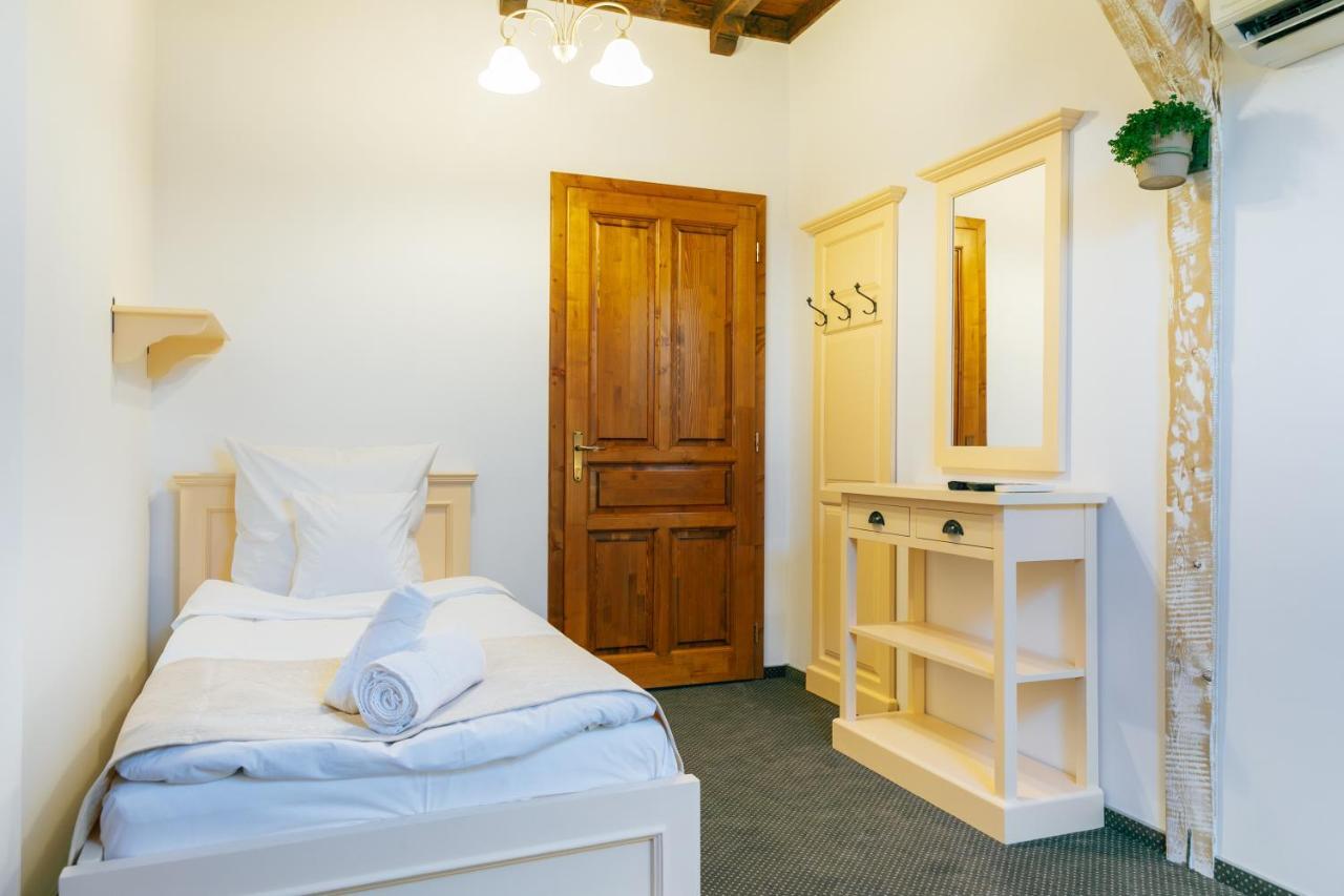 Zumzet Bed & Breakfast เชลิมบาร์ ภายนอก รูปภาพ